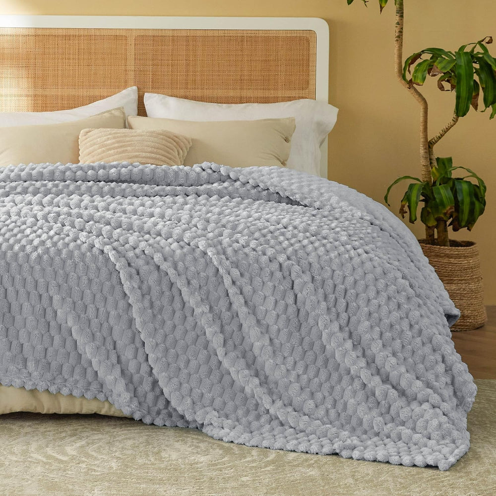 Bedsure Blanket Queen Size for Bed - 350GSM Fluffy Plush Bubble Blanket Queen...